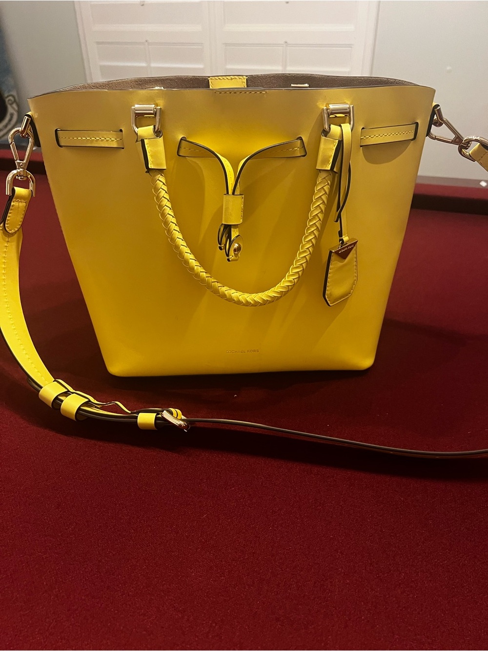 Michael Kors Blakely yellow leather medium bucket bag - Picture 12 of 16